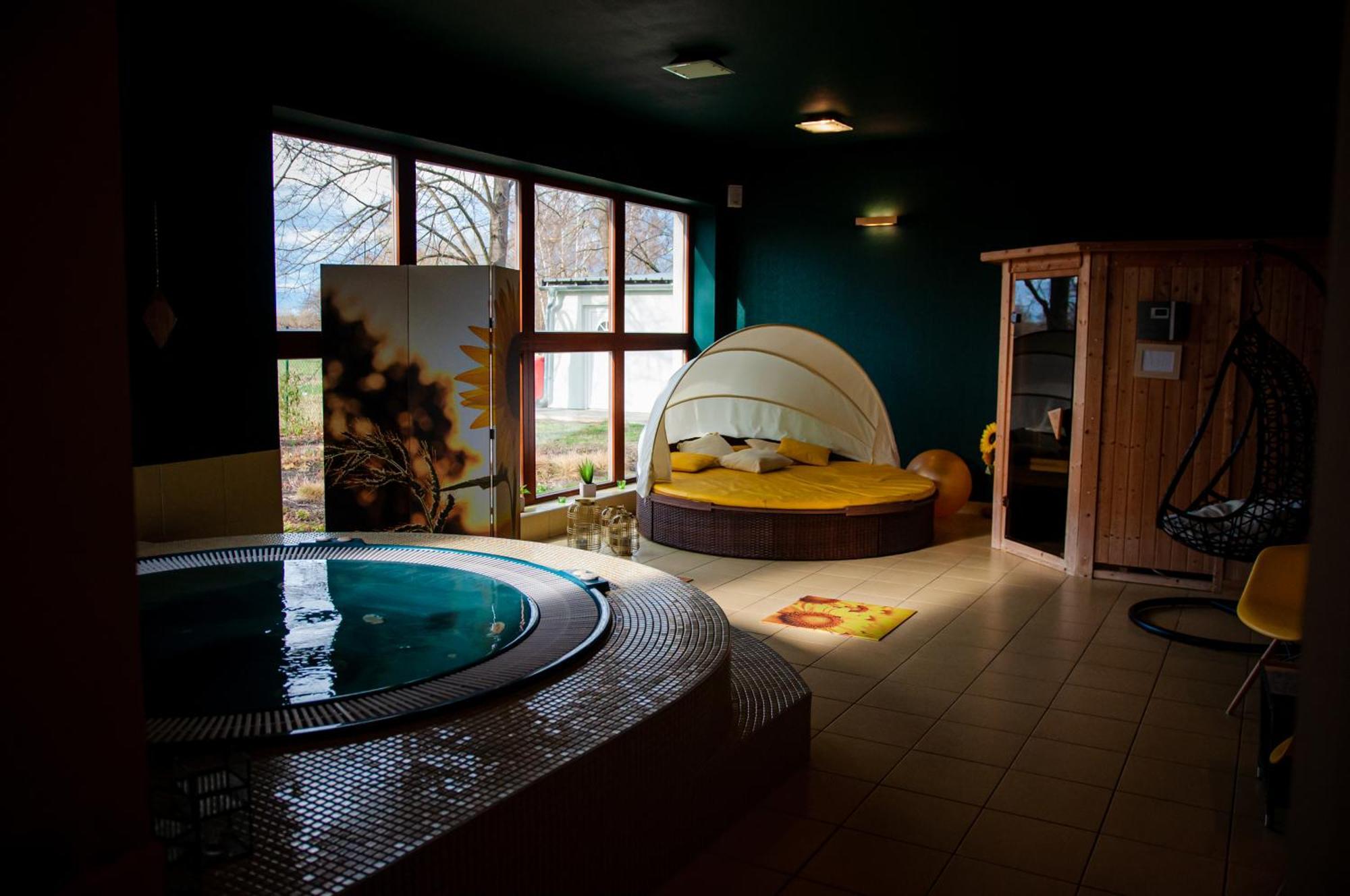 Design Hotel Romantick Třeboň المظهر الخارجي الصورة